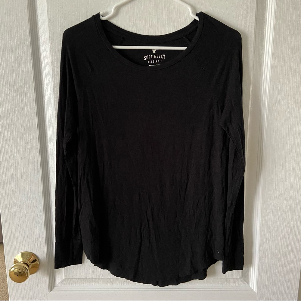 AE women’s black long sleeve